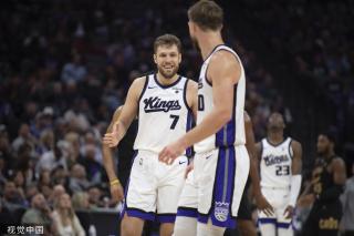 她在女子跳 她在女子跳